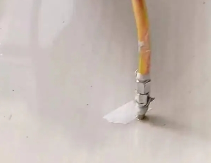 冷水滩瓷砖空鼓维修公司专业解答在瓷砖铺贴过程中，如果使用的砂料过粗（如全部使用了粗砂），可能会导致以下问题