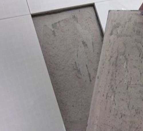 冷水滩瓷砖空鼓维修公司分享瓷砖铺贴时如果打浆（即涂抹在瓷砖背面和基层上的砂浆或瓷砖胶）过少，会带来以下问题